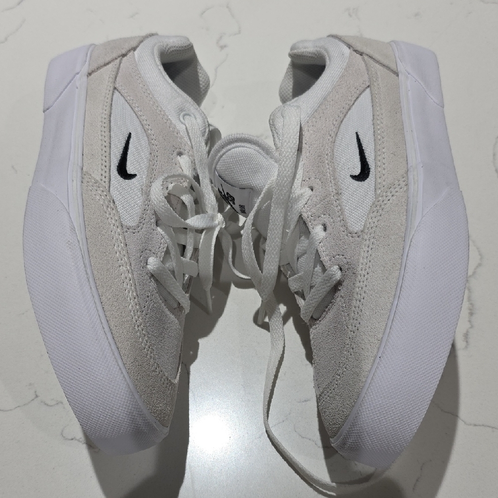 Nike SB NWOT Men's Low-Top Suede & Mesh Sneakers in White and Gray Size 5.5